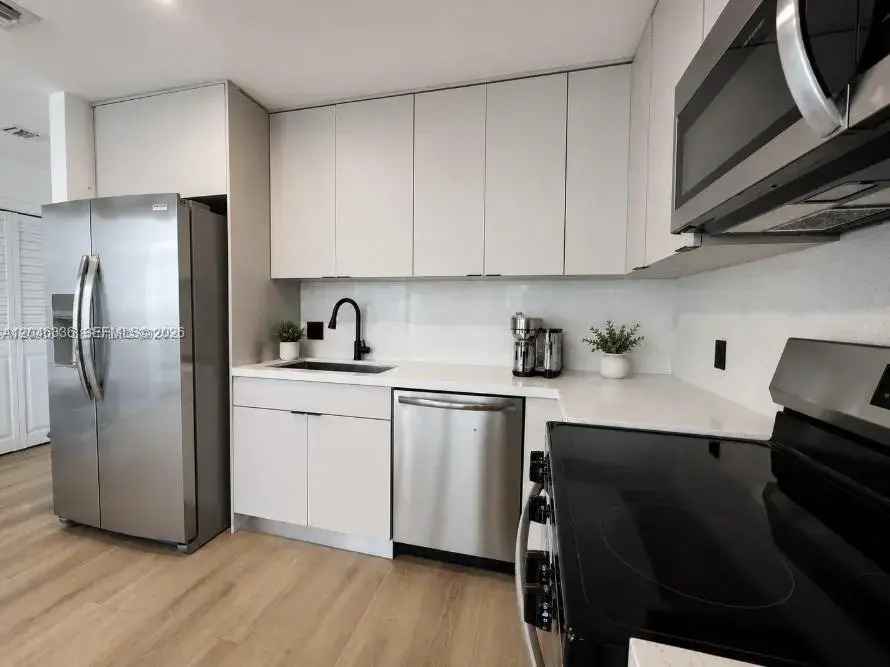 300 S Biscayne Blvd # 1503, Miami FL 33131