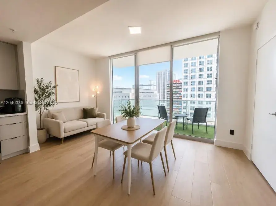 300 S Biscayne Blvd # 1503, Miami FL 33131