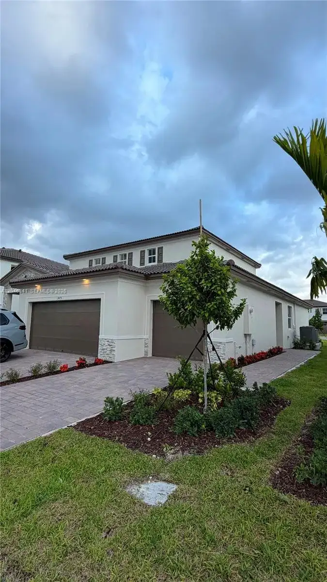 2475 SE 29th Dr, Homestead FL 33035 photo 2