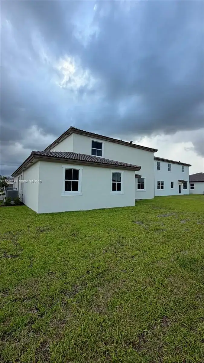 2475 SE 29th Dr, Homestead FL 33035 photo 3