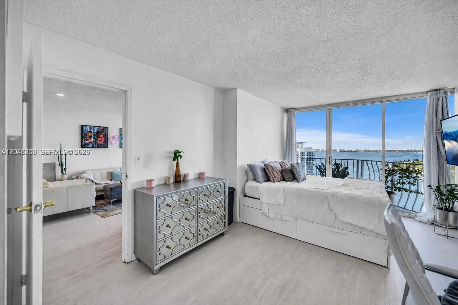 7601 E Treasure Dr # 2412, North Bay Village FL 33141