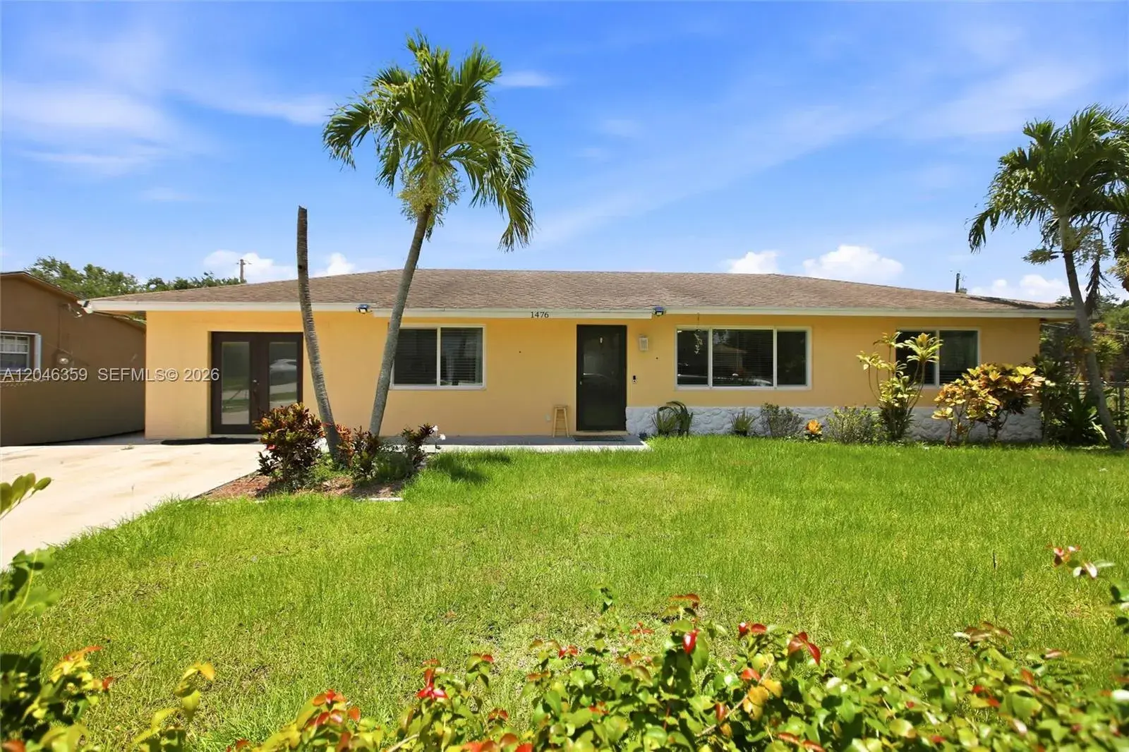 1476 N Mangonia Dr, West Palm Beach FL 33401