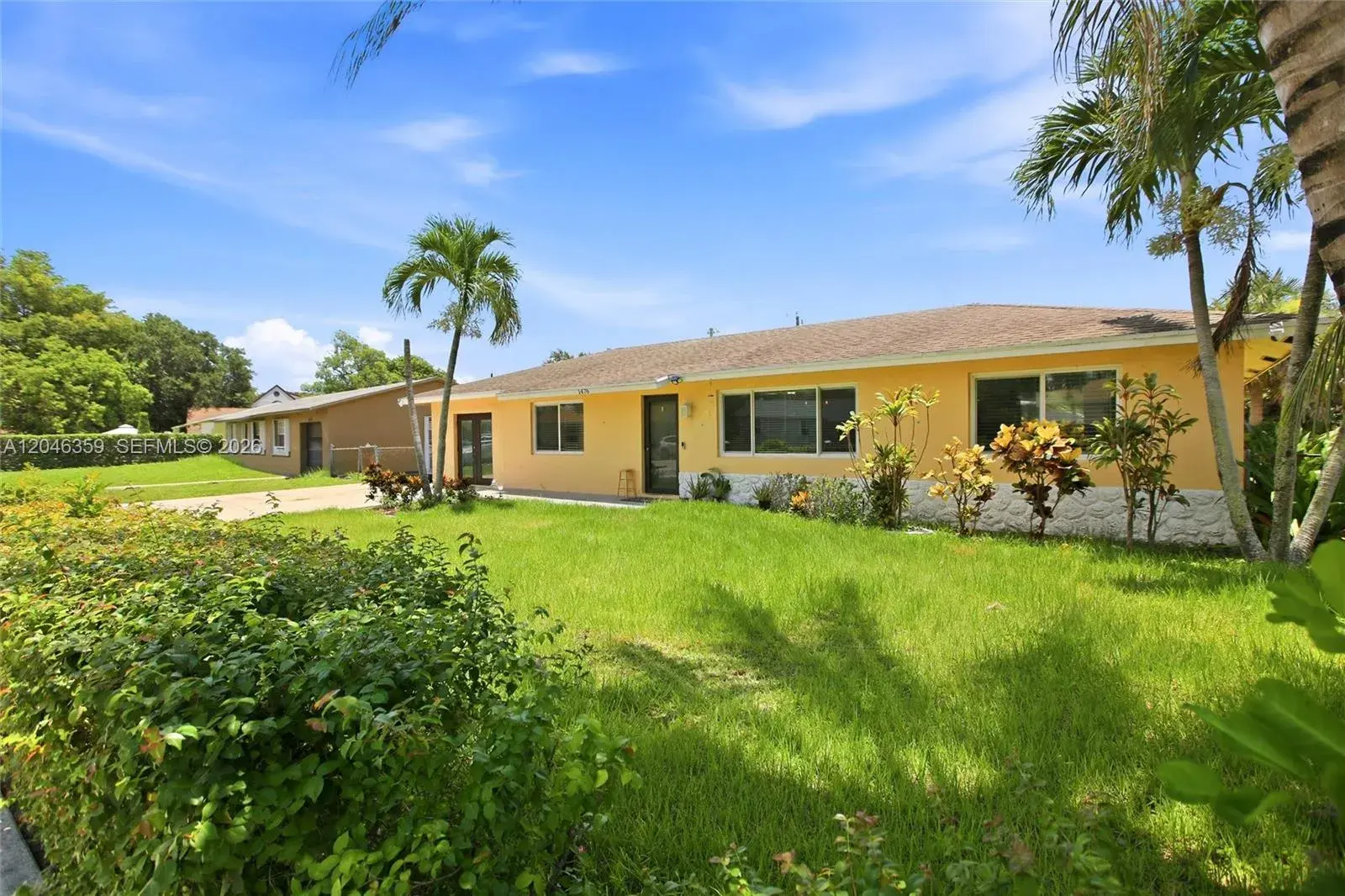 1476 N Mangonia Dr, West Palm Beach FL 33401