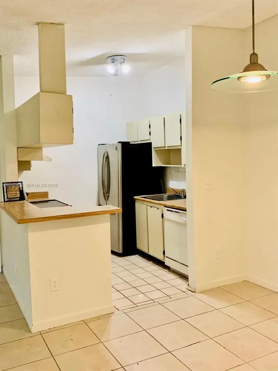 809 NE 199th St # 7, Miami FL 33179 photo 5
