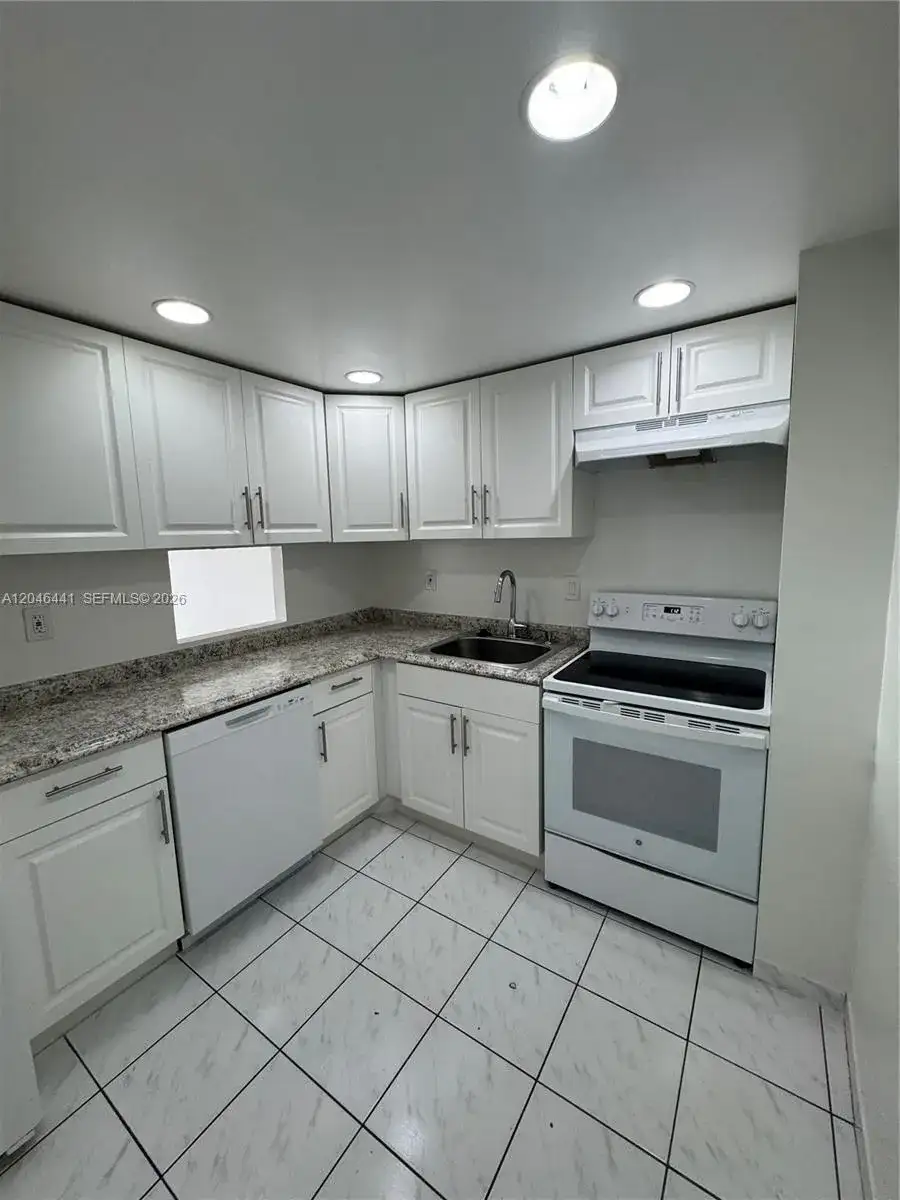 16710 NE 9th Ave # 305, North Miami Beach FL 33162 photo 2