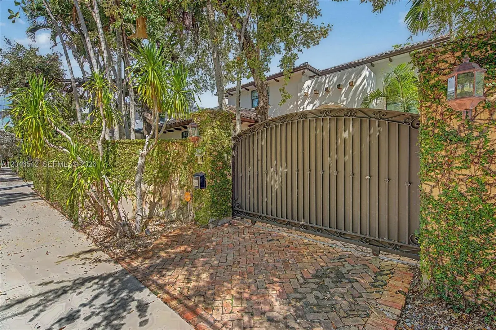 2561 Trapp Ave, Miami FL 33133