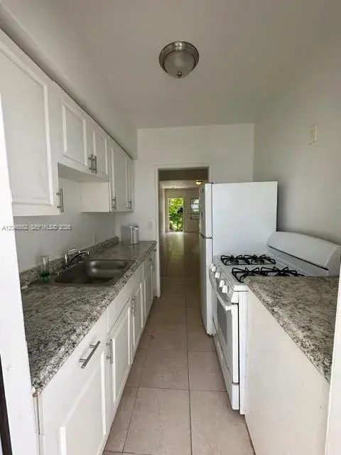 30 S Shore Dr # 4, Miami Beach FL 33141