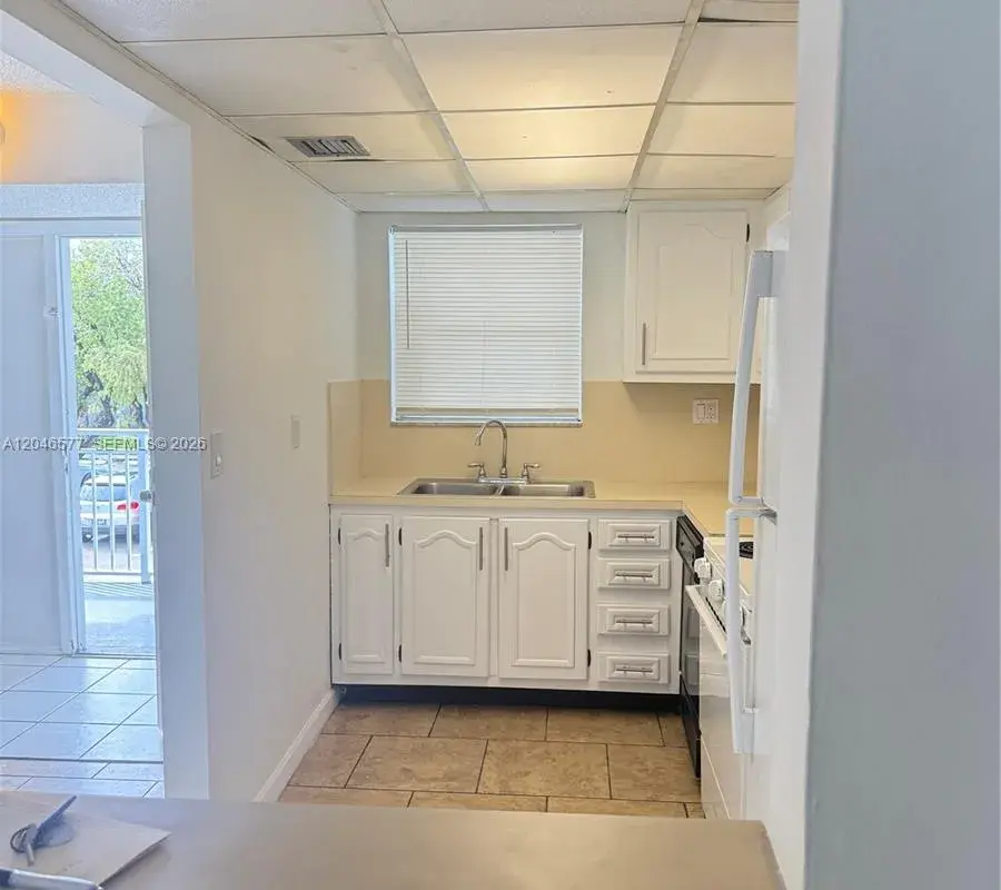 9355 Fontainebleau Blvd # C208, Miami FL 33172