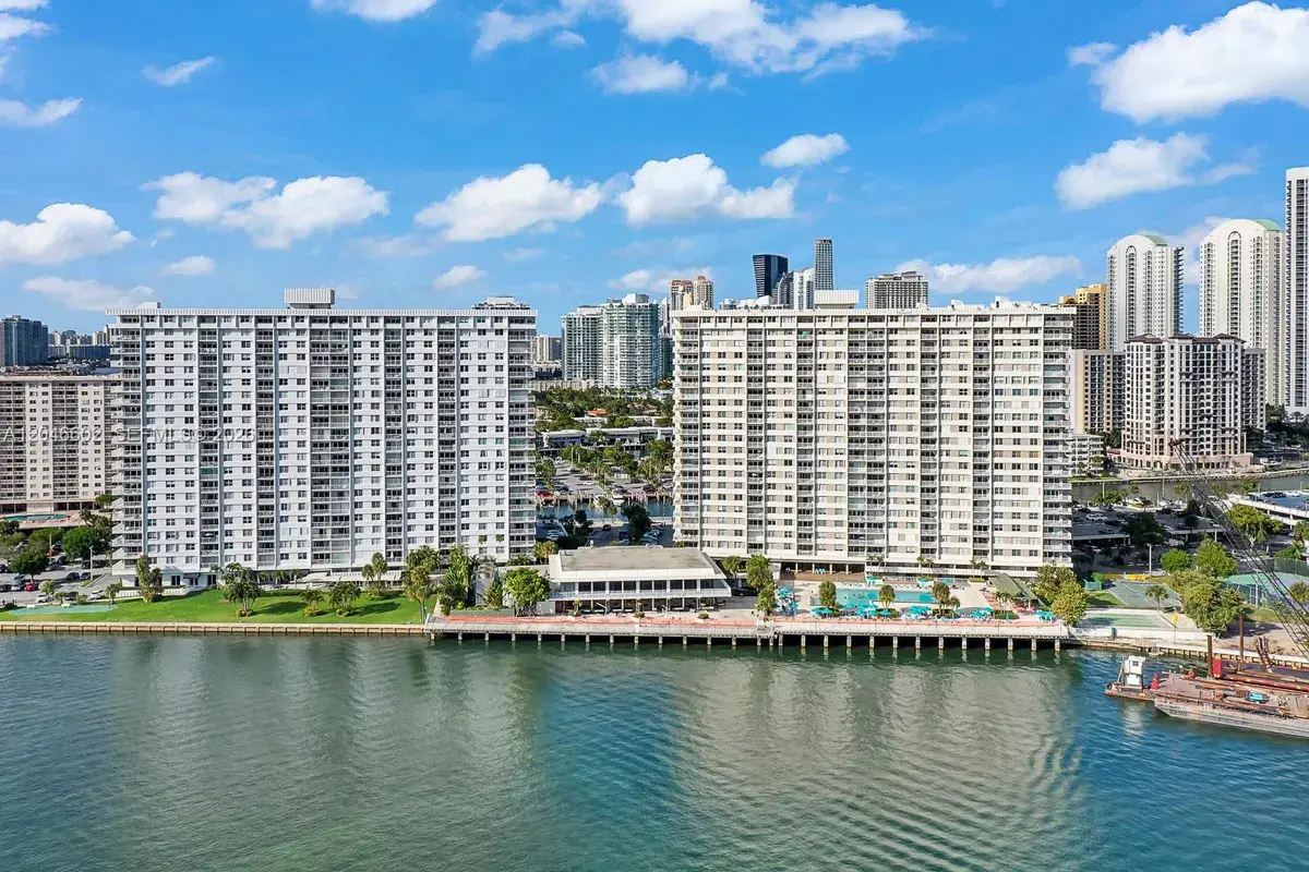 300 Bayview Dr # 1709, Sunny Isles Beach FL 33160