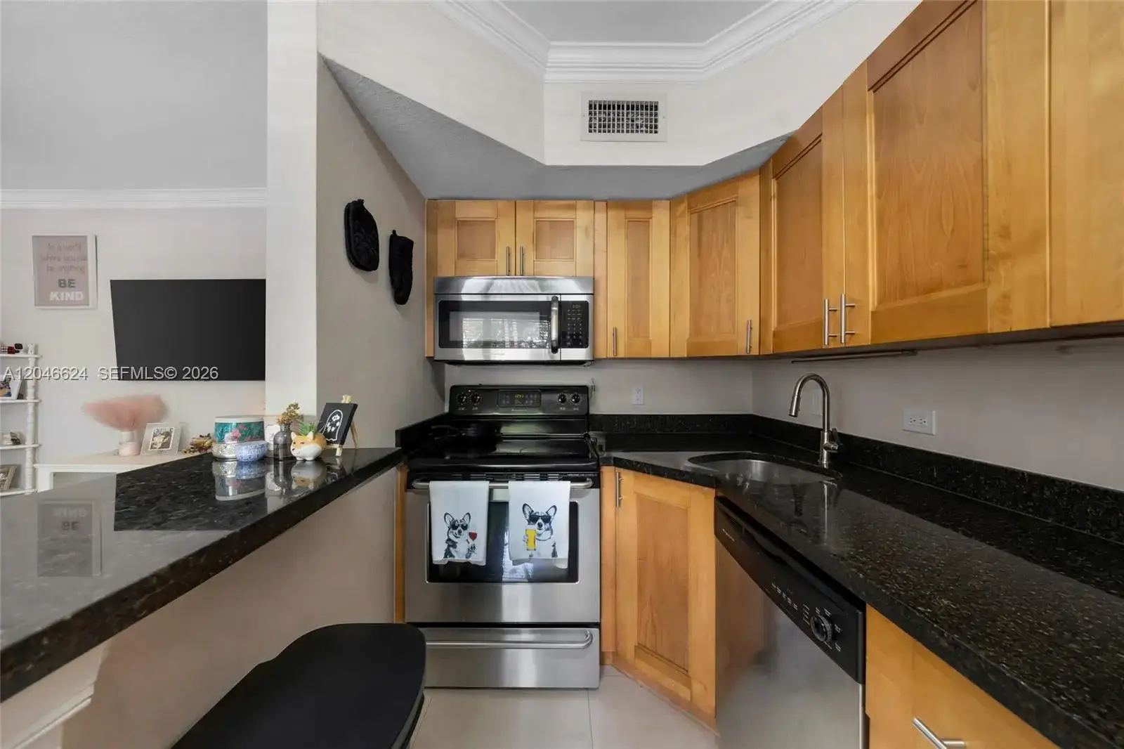 660 NE 11th Ave # 102, Fort Lauderdale FL 33304 photo 3