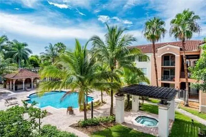 6841 SW 44th St # 204, Miami FL 33155