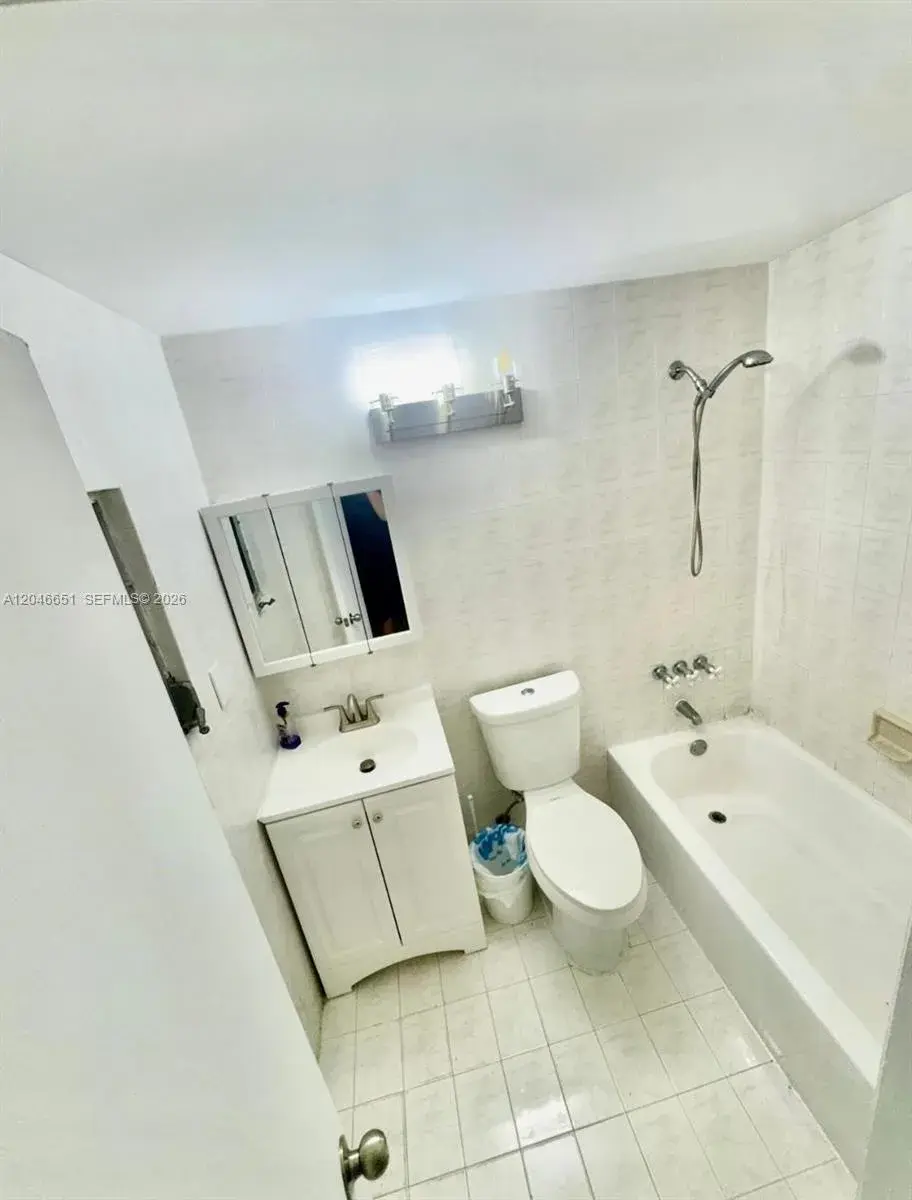 1922 NW 4th St # B, Miami FL 33125