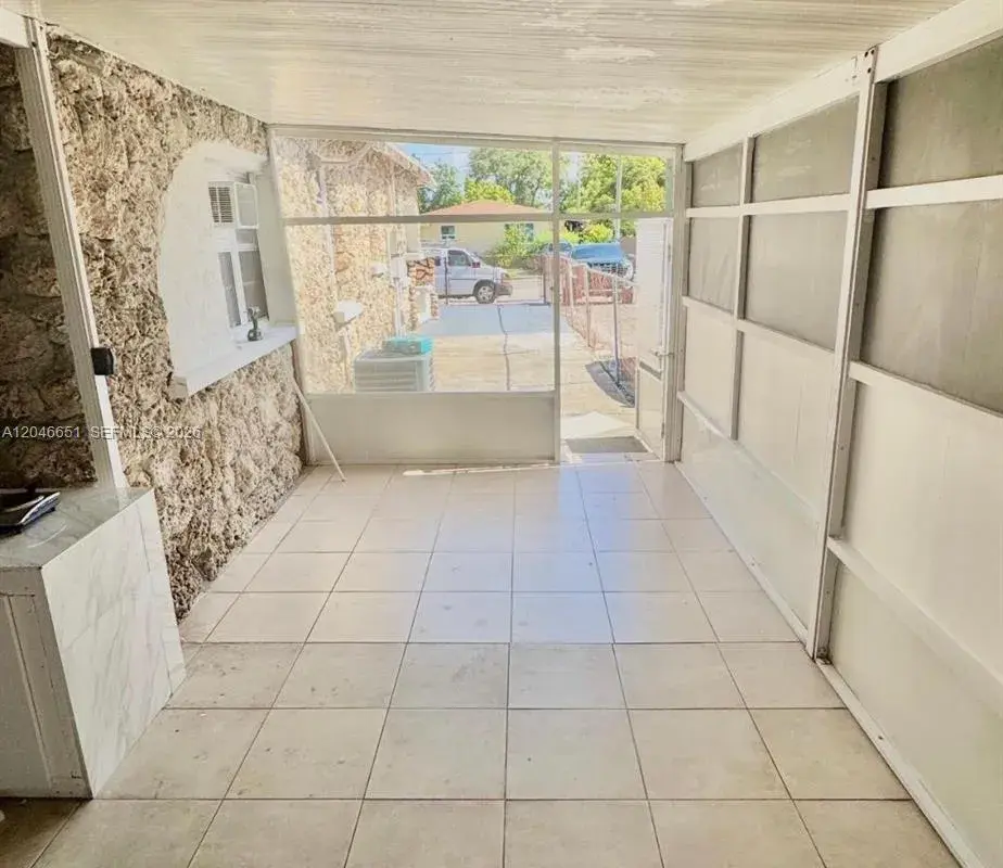 1922 NW 4th St # B, Miami FL 33125