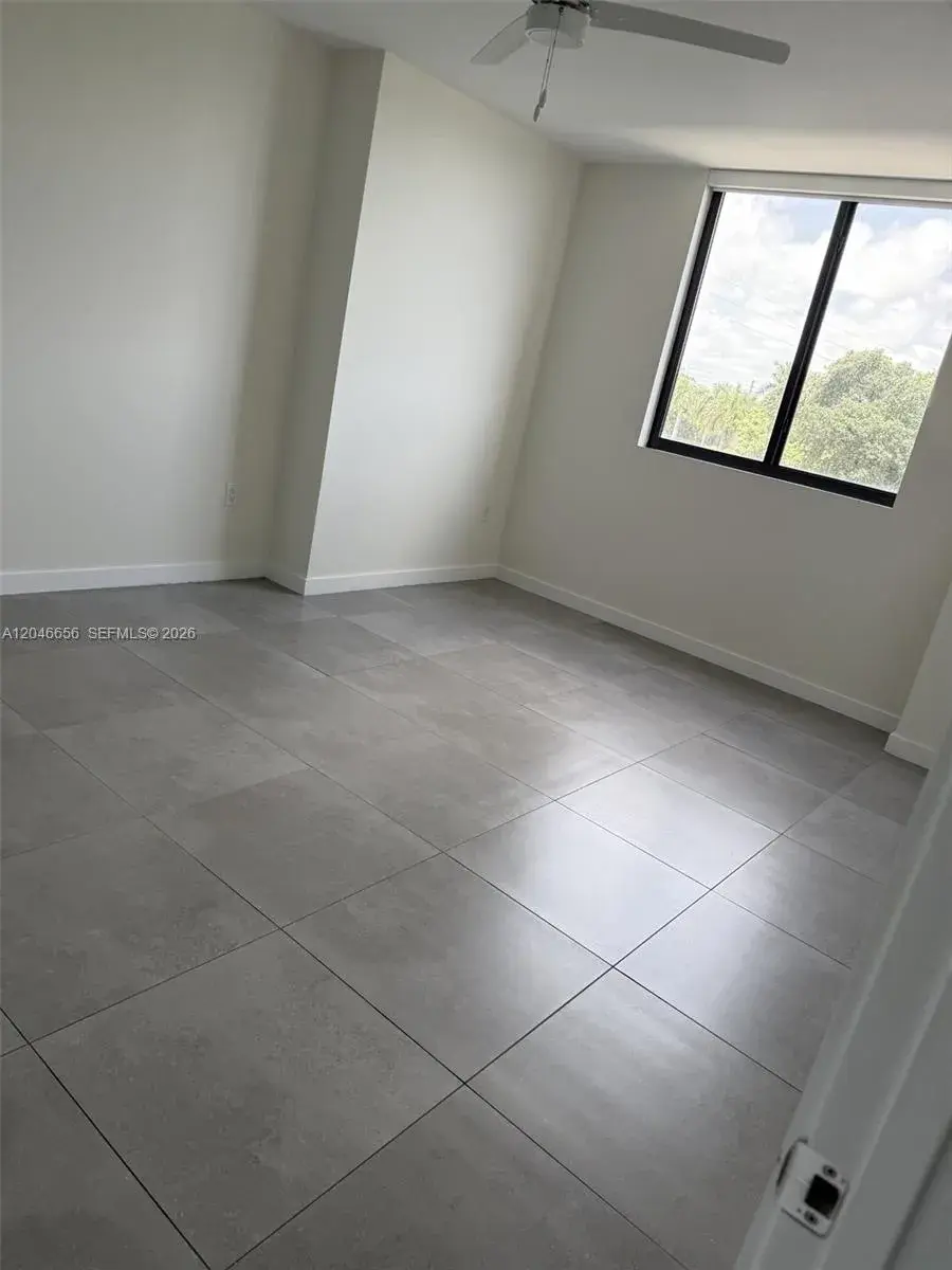 16395 Biscayne Blvd # 818, North Miami Beach FL 33160