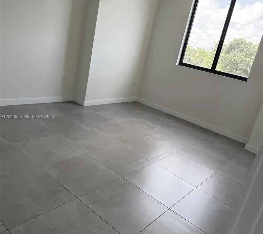 16395 Biscayne Blvd # 818, North Miami Beach FL 33160