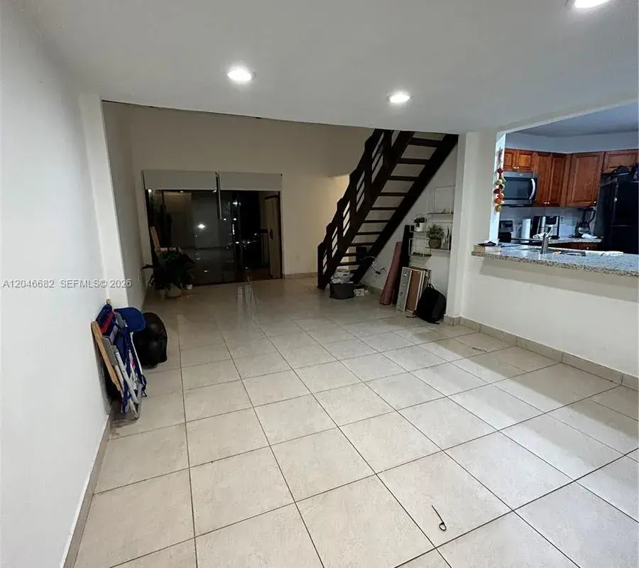 9421 Fontainebleau Blvd # 35, Miami FL 33172