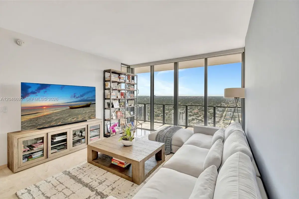 88 SW 7th St # 3604, Miami FL 33130