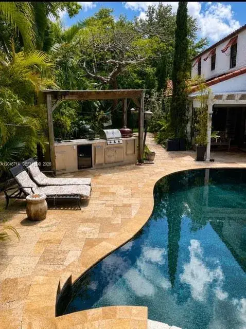 8276 E Dixie Hwy, Miami FL 33138
