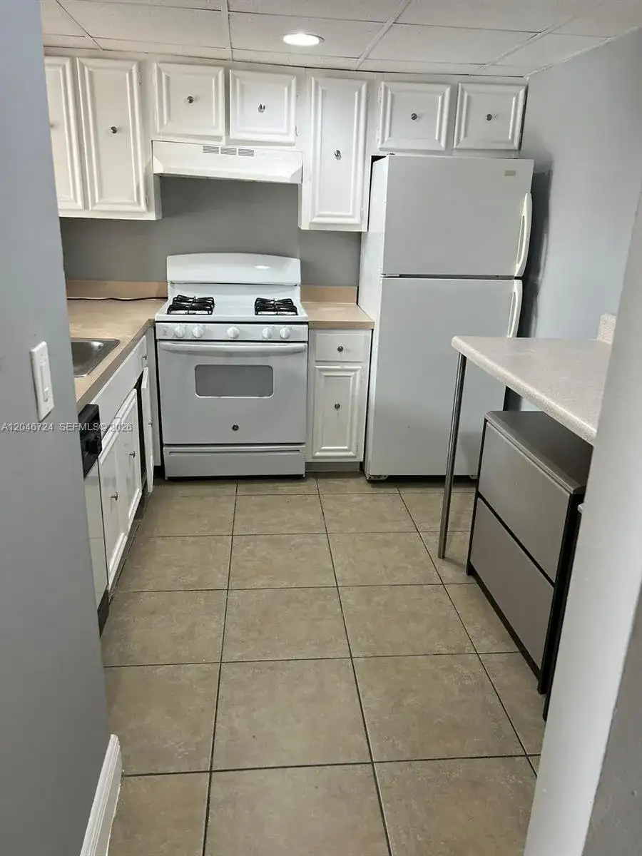 18051 NW 68th Ave # 204, Hialeah FL 33015 photo 3