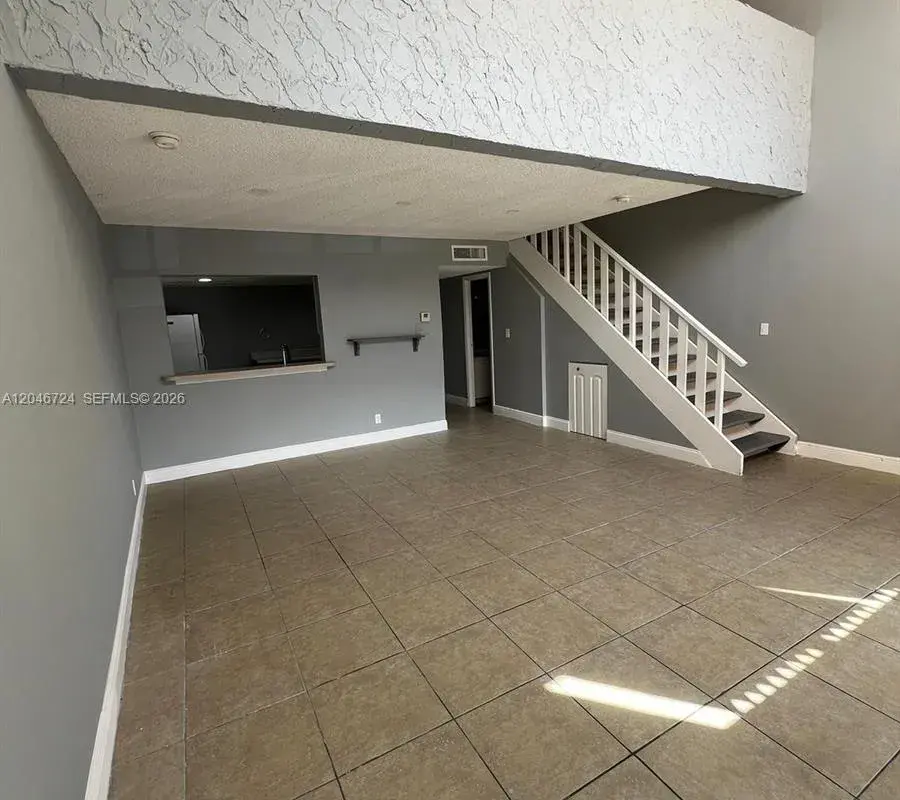 18051 NW 68th Ave # 204, Hialeah FL 33015