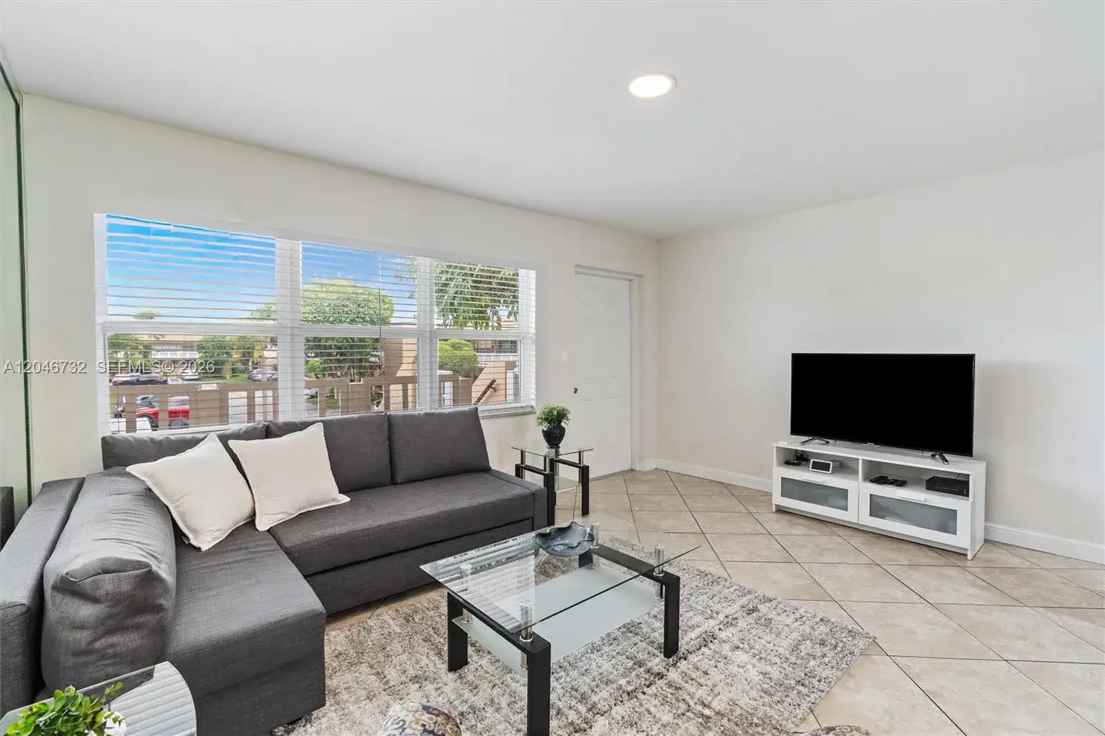 9101 Sunrise Lakes Blvd # 202, Sunrise FL 33322 photo 2