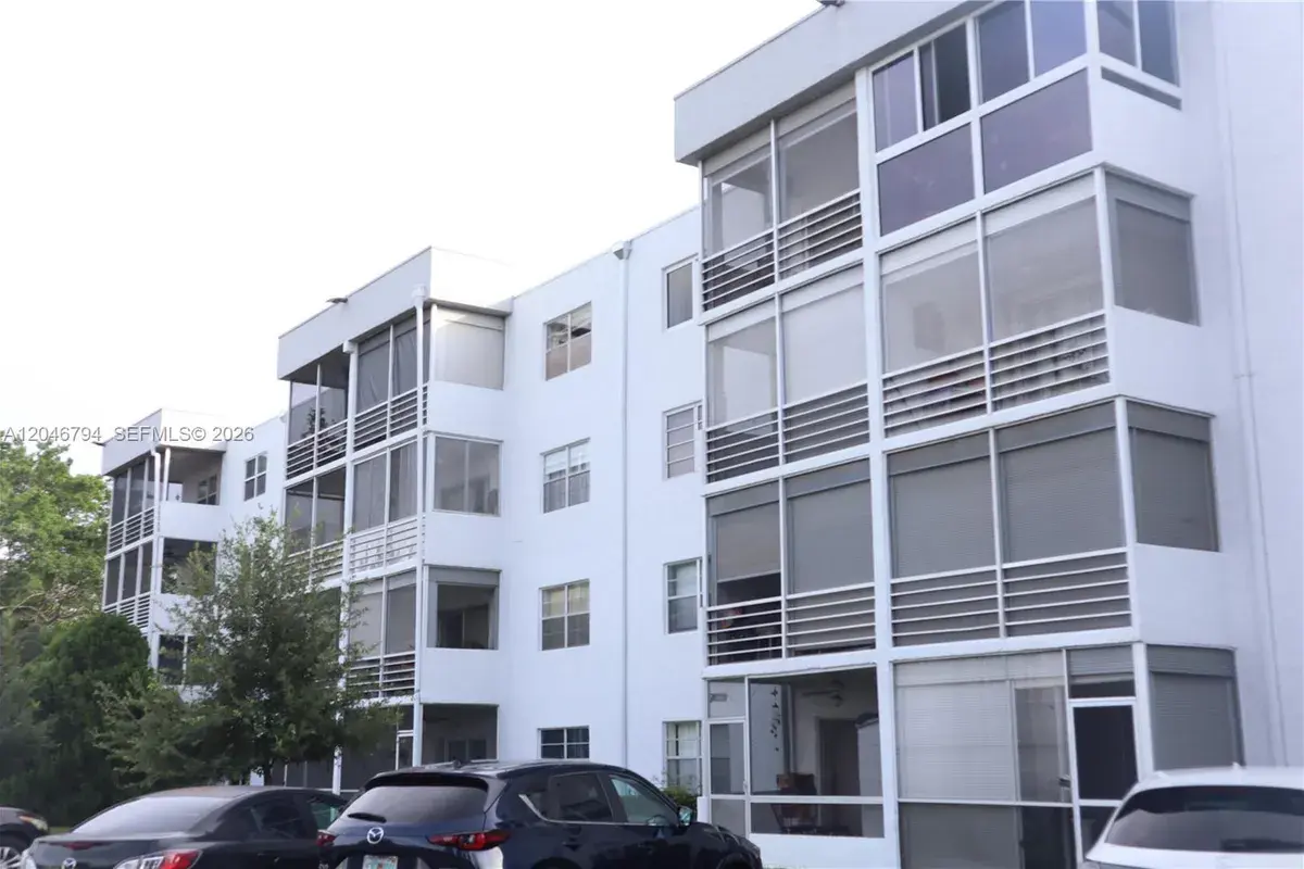 3000 E Sunrise Lakes Dr # 303, Sunrise FL 33322