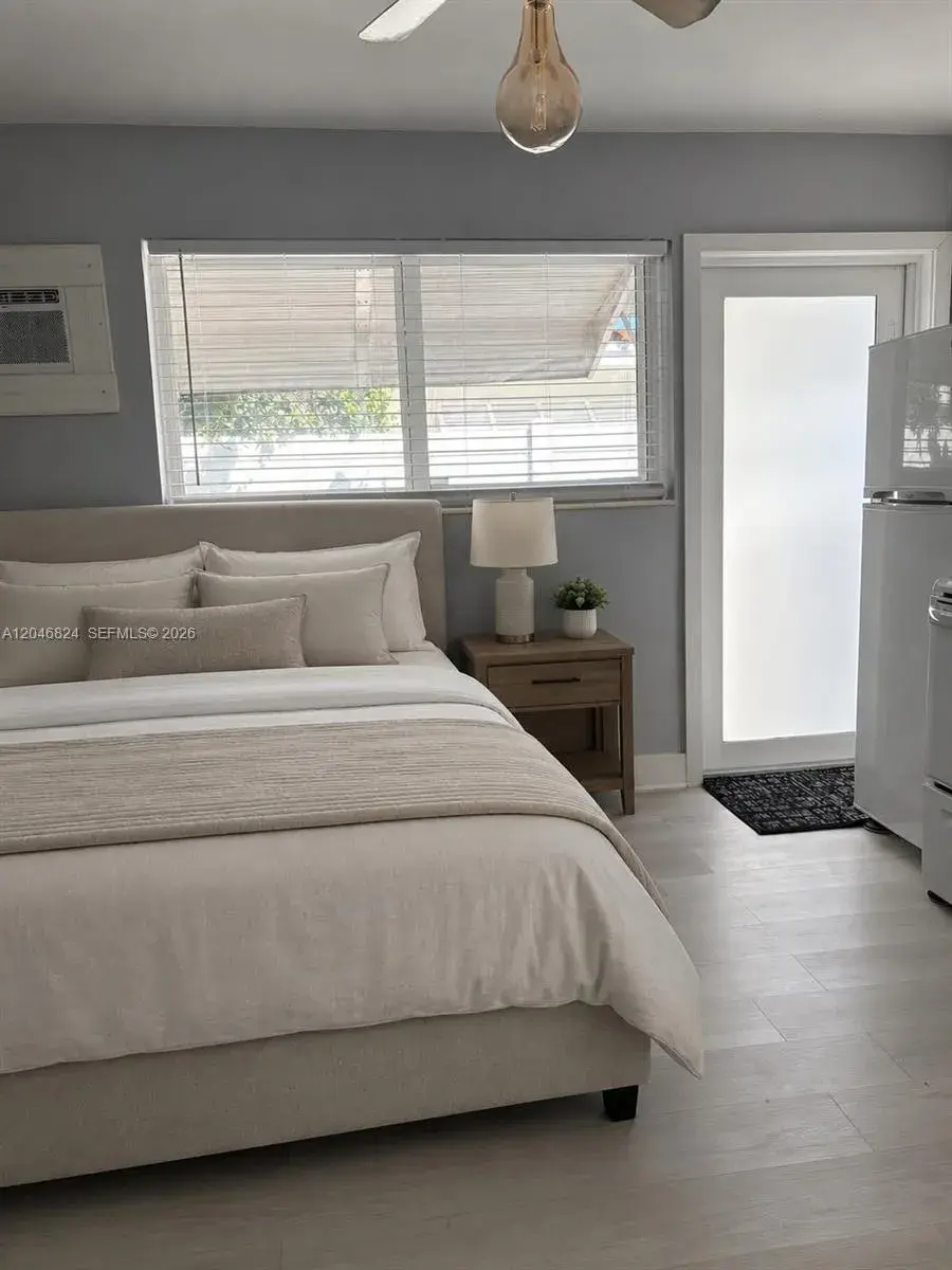 1101 NE 5th St # 1, Hallandale Beach FL 33009