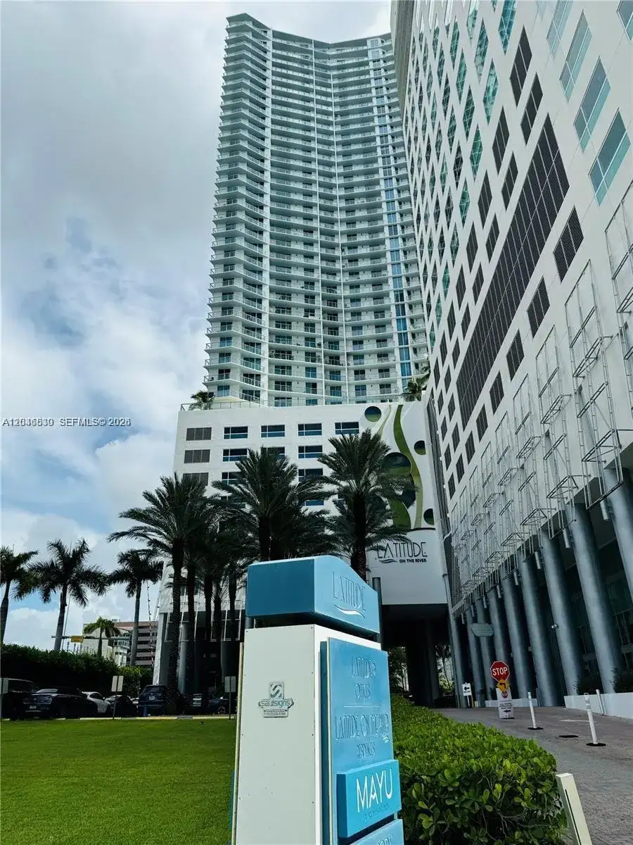 185 SW 7 ST # 3709, Miami FL 33130 photo 2