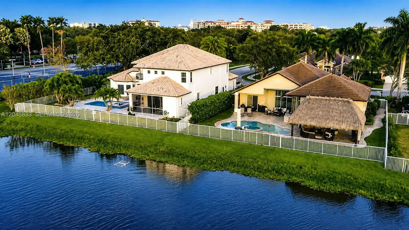 3683 W Lakes Estates Dr, Davie FL 33328