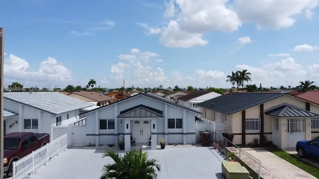 2727 W 70th St, Hialeah FL 33016