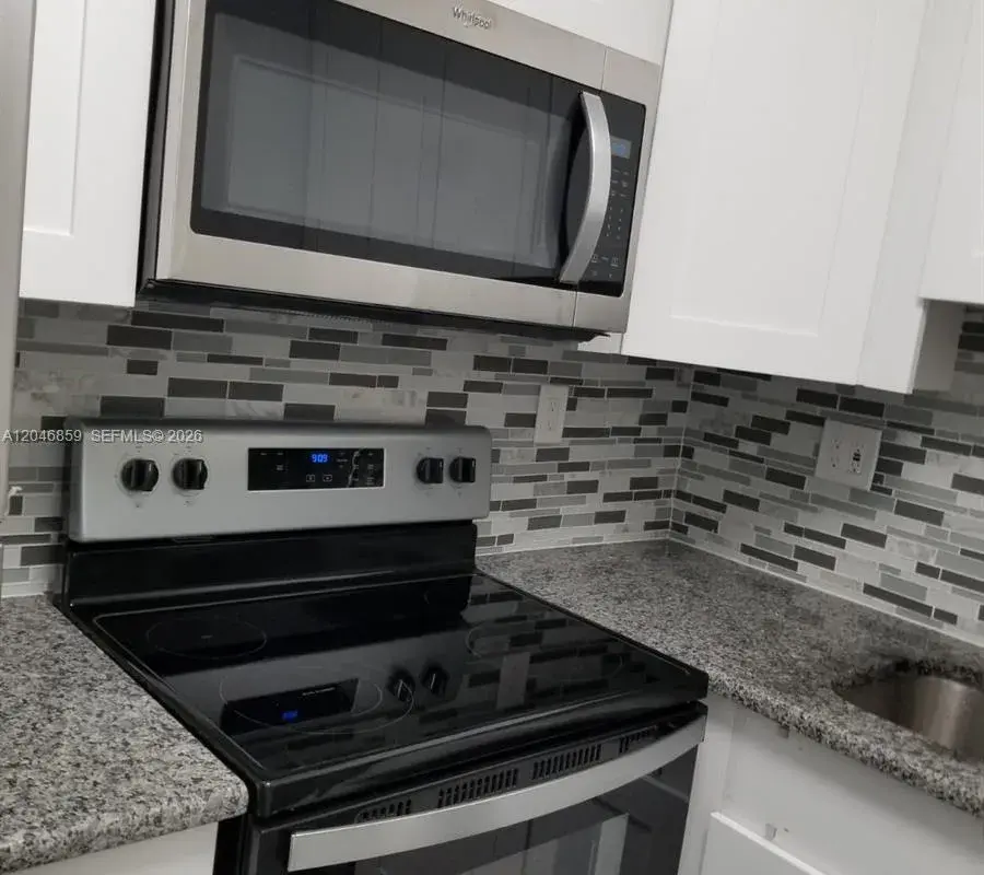 2990 NE 16th Ave # 105, Oakland Park FL 33334