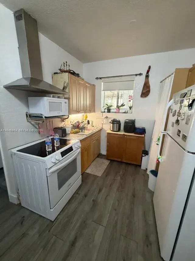 1021 NW 3rd St # 106, Miami FL 33128