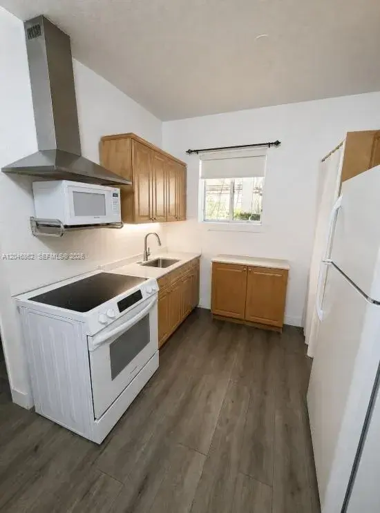 1021 NW 3rd St # 106, Miami FL 33128