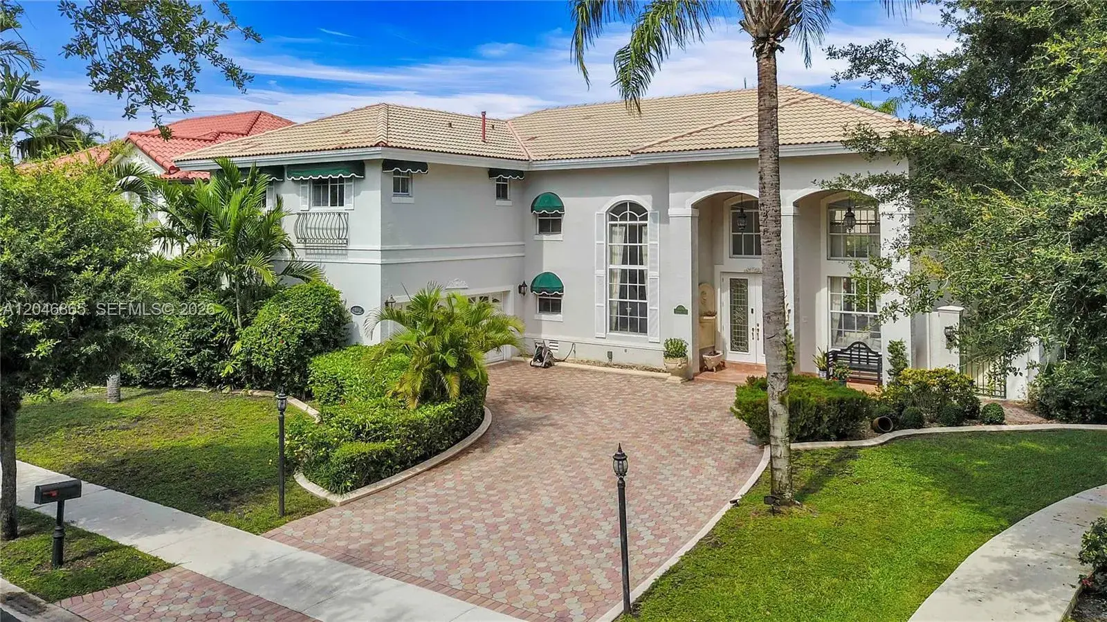 16048 NW 82nd Pl, Miami Lakes FL 33016