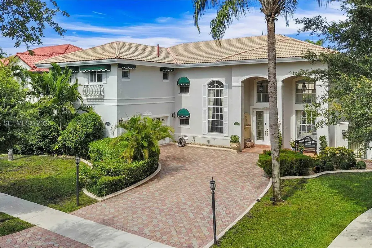 16048 NW 82nd Pl, Miami Lakes FL 33016