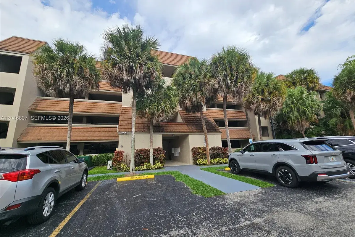 461 Ives Dairy Rd # 2, Miami FL 33179