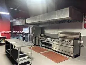 2735 NW 54th St, Miami FL 33142