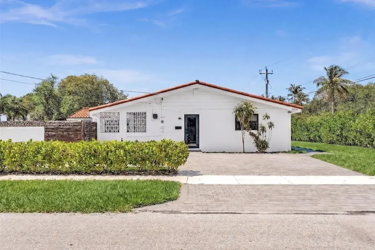 19225 NE 18th Ave, Miami FL 33179