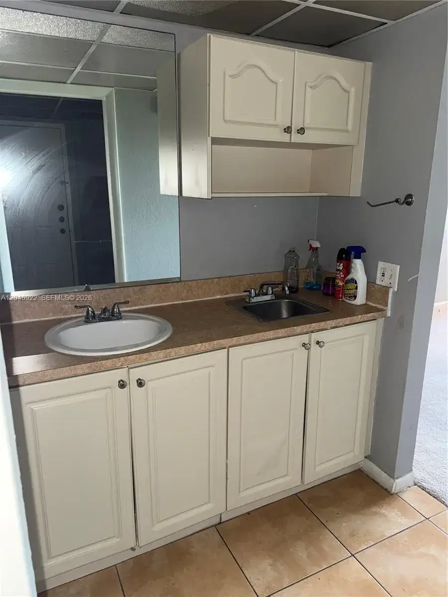 6960 Miami Gardens Dr # 431A, Hialeah FL 33015 photo 2