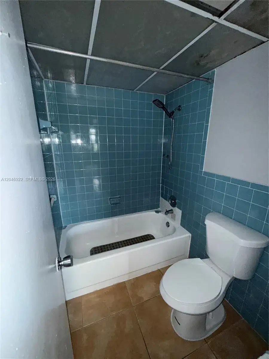 6960 Miami Gardens Dr # 431A, Hialeah FL 33015 photo 3