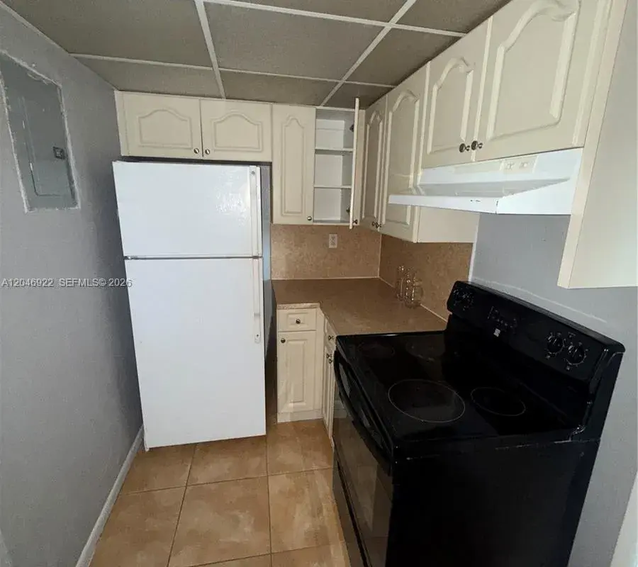 6960 Miami Gardens Dr # 431A, Hialeah FL 33015