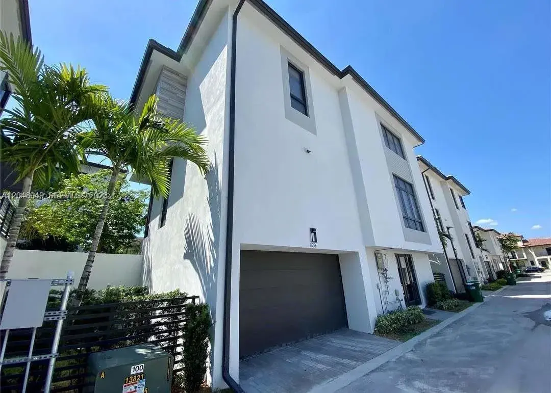 8256 NW 48th ter, Doral FL 33166