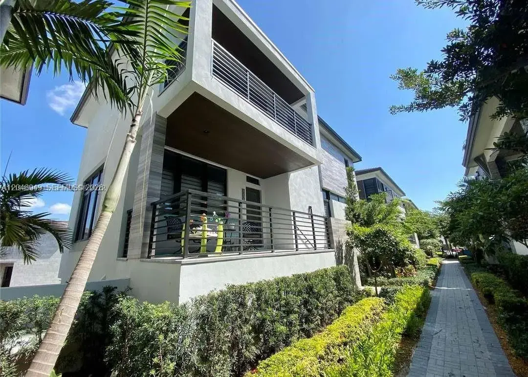 8256 NW 48th ter, Doral FL 33166
