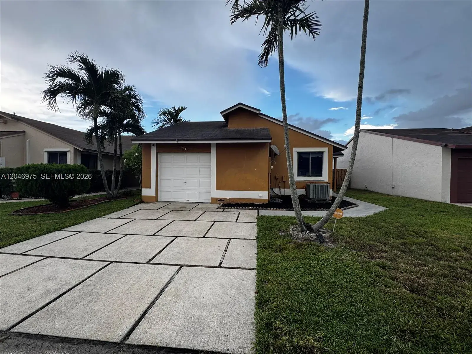 951 SW 109th Ave, Pembroke Pines FL 33025