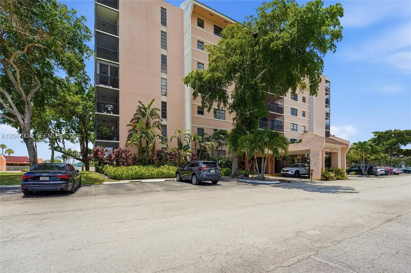 20840 San Simeon Way # 609, Miami FL 33179