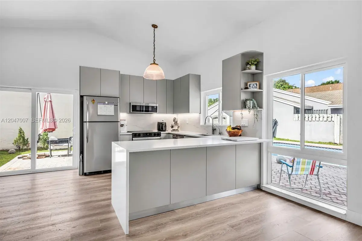 681 Pine Ridge Ter, Davie FL 33325