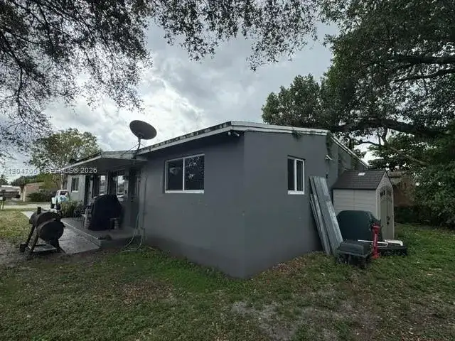 6351 Hayes St, Hollywood FL 33024 photo 5