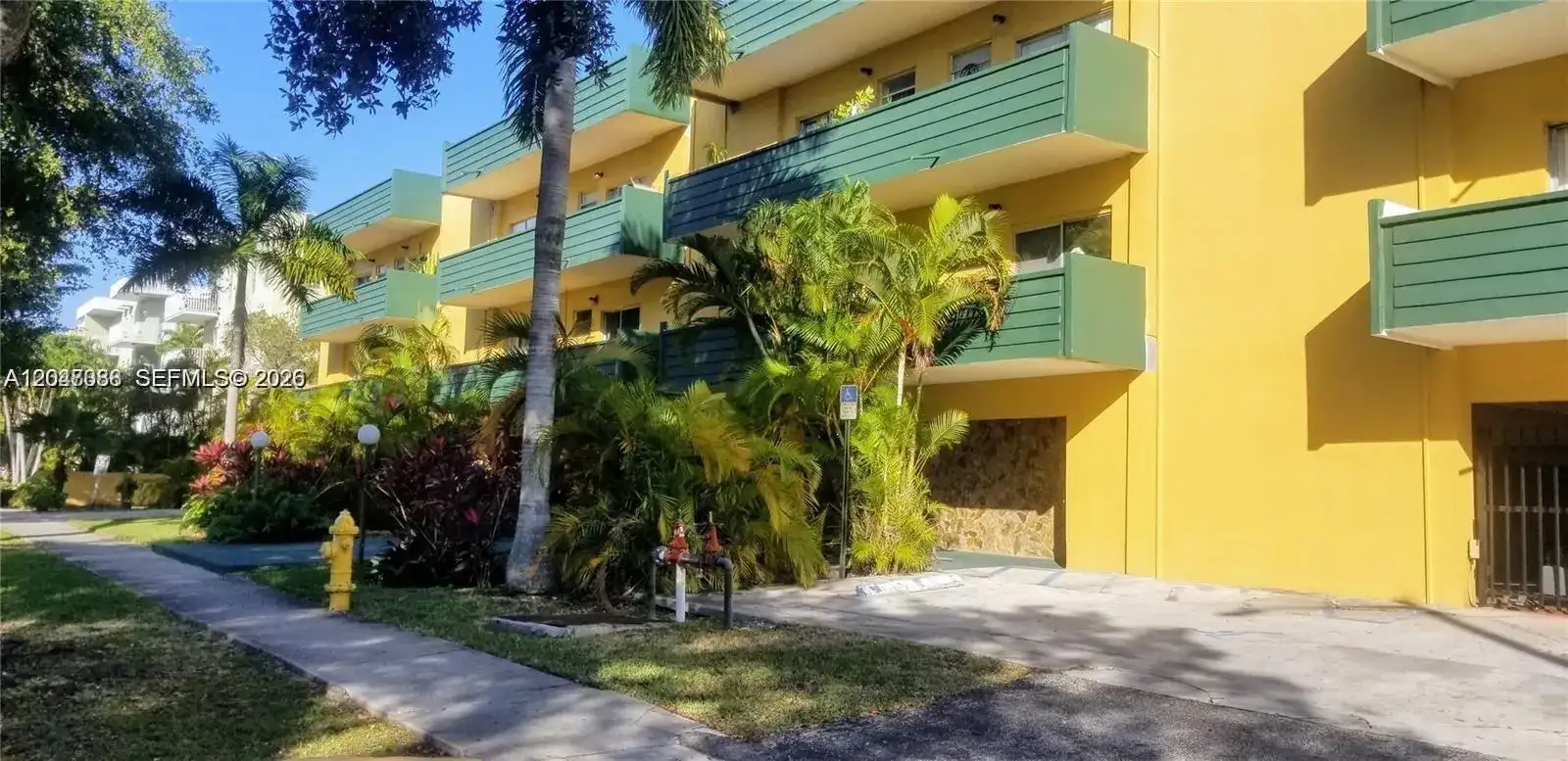 1975 NE 135th St # 3F, North Miami FL 33181 photo 3