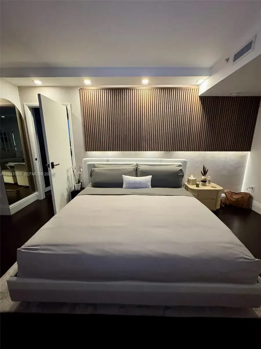 1455 Ocean Dr # 904, Miami Beach FL 33139 photo 5