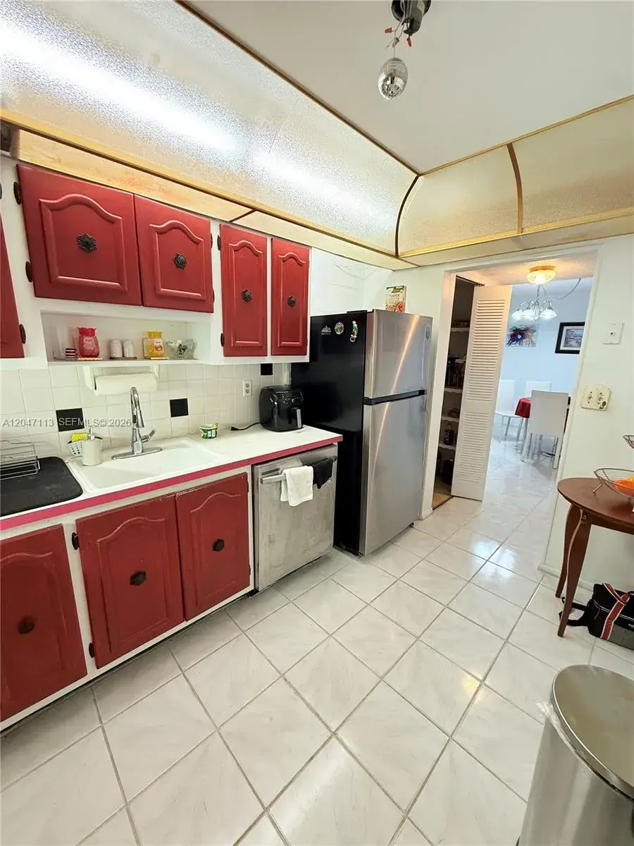 4140 NW 44th Ave # 305, Lauderdale Lakes FL 33319